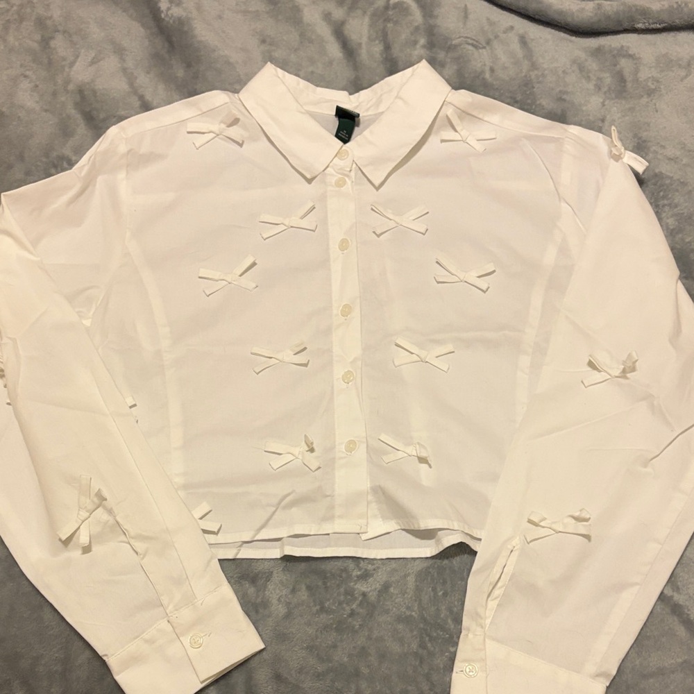 Women’s Wild Fable White Collared Shirt with Bow Accents